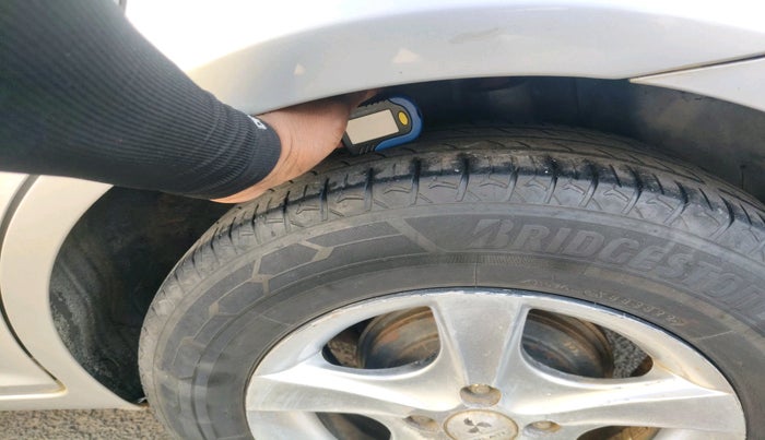 2010 Hyundai Verna TRANSFORM 1.6 VTVT, Petrol, Manual, 1,30,542 km, tyre