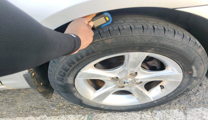 2010 Hyundai Verna TRANSFORM 1.6 VTVT, Petrol, Manual, 1,30,542 km, tyre