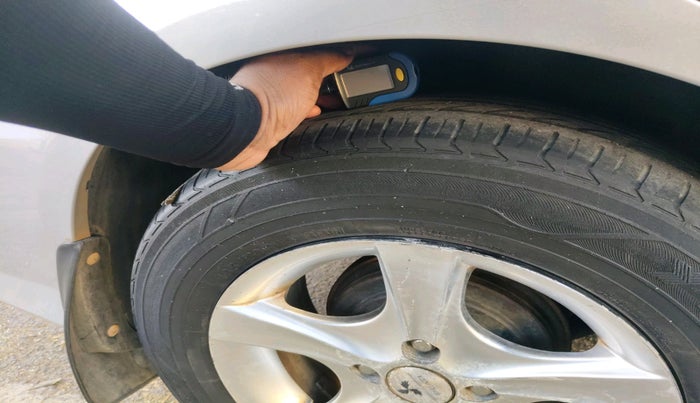 2010 Hyundai Verna TRANSFORM 1.6 VTVT, Petrol, Manual, 1,30,542 km, tyre