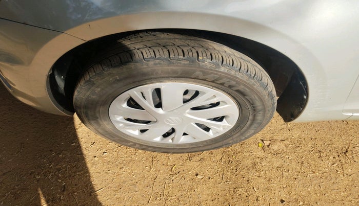 2016 Maruti Swift VXI O, Petrol, Manual, 70,013 km, tyre