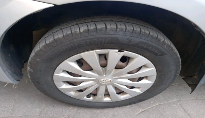 2012 Toyota Etios Liva G, Petrol, Manual, 1,48,618 km, tyre