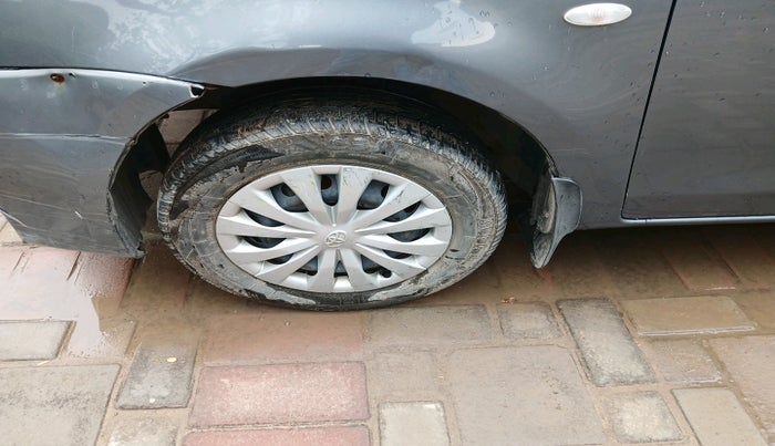 2014 Toyota Etios Liva G, Petrol, Manual, 1,18,781 km, tyre