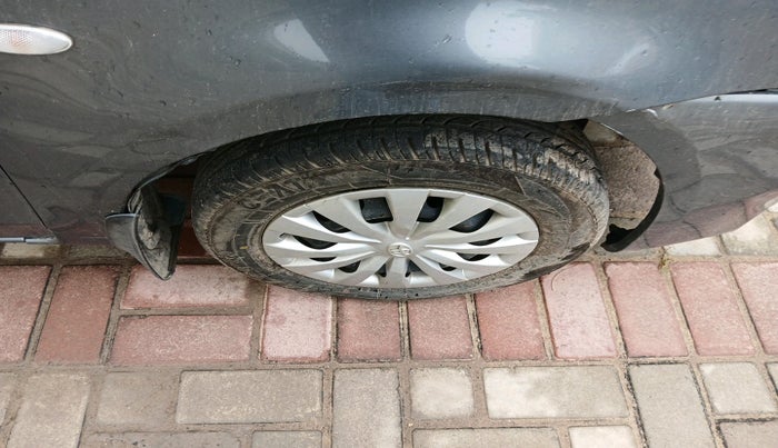 2014 Toyota Etios Liva G, Petrol, Manual, 1,18,781 km, tyre