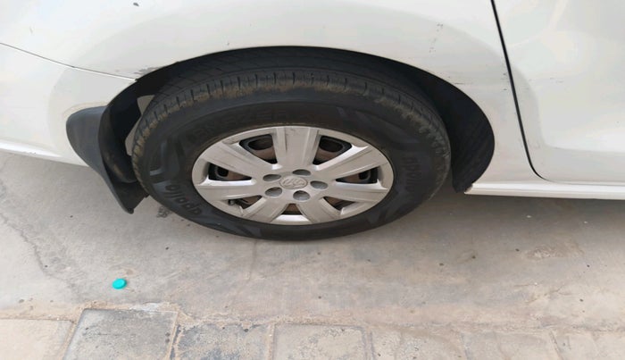 2012 Volkswagen Vento COMFORTLINE DIESEL 1.6, Diesel, Manual, 1,84,590 km, tyre