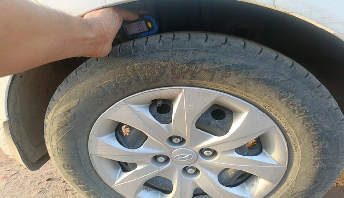 2016 Hyundai Elite i20 MAGNA 1.2, CNG, Manual, 84,785 km, tyre