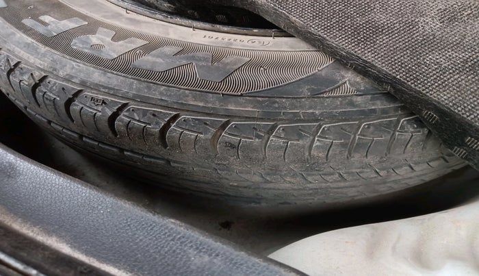 2015 Honda Jazz 1.5L I-DTEC SV, Diesel, Manual, 1,18,627 km, tyre