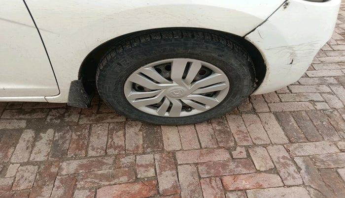 2015 Honda Jazz 1.5L I-DTEC SV, Diesel, Manual, 1,18,627 km, tyre