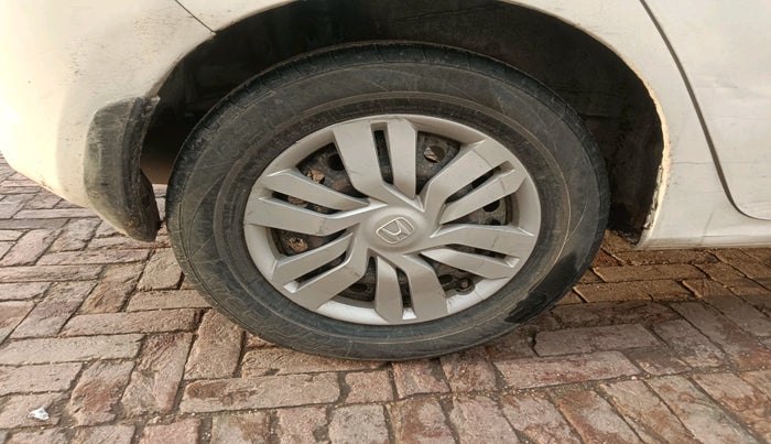 2015 Honda Jazz 1.5L I-DTEC SV, Diesel, Manual, 1,18,627 km, tyre