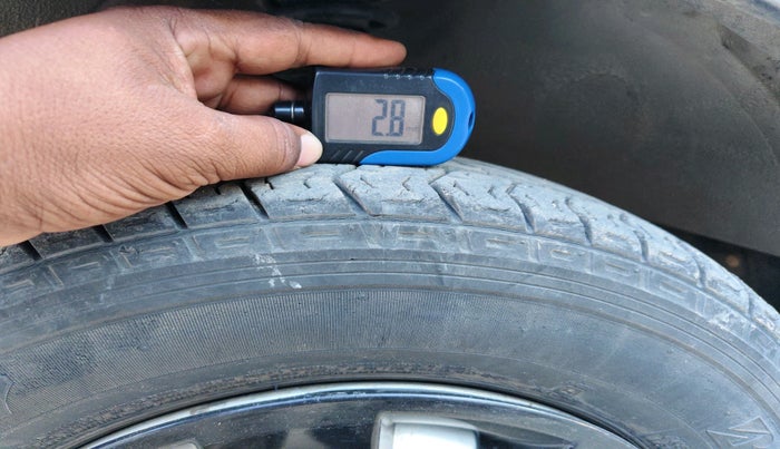 2017 Maruti Eeco 5 STR WITH A/C+HTR, Petrol, Manual, 30,671 km, tyre