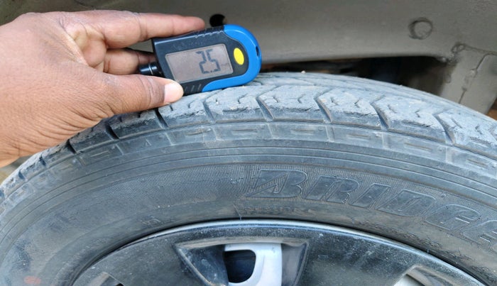 2017 Maruti Eeco 5 STR WITH A/C+HTR, Petrol, Manual, 30,671 km, tyre