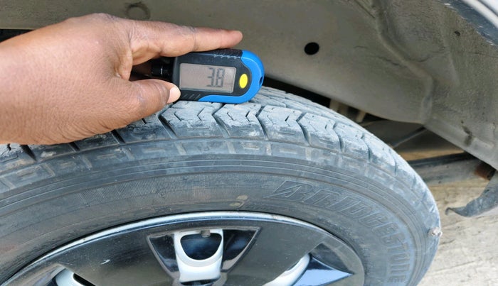 2017 Maruti Eeco 5 STR WITH A/C+HTR, Petrol, Manual, 30,671 km, tyre