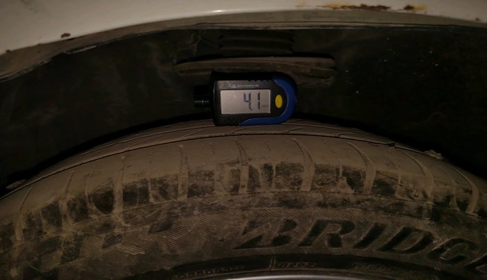 2007 Toyota Corolla HE J 1.8, CNG, Manual, 2,34,567 km, tyre