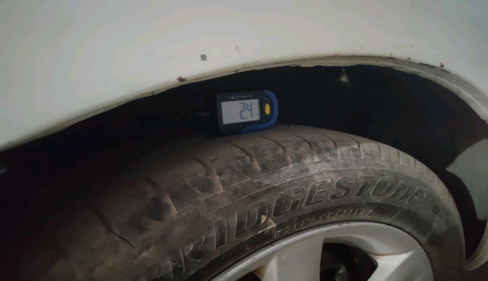 2007 Toyota Corolla HE J 1.8, CNG, Manual, 2,34,567 km, tyre