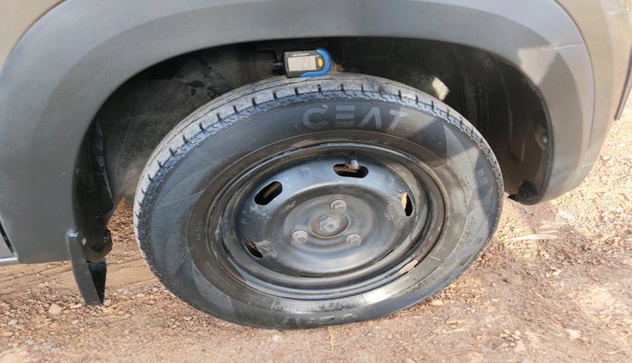 2016 Renault Kwid RXT 0.8, Petrol, Manual, 43,384 km, tyre