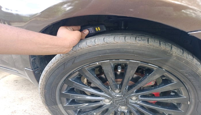 2015 Maruti Ciaz ZDI, Diesel, Manual, 1,32,246 km, tyre