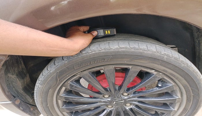 2015 Maruti Ciaz ZDI, Diesel, Manual, 1,32,246 km, tyre