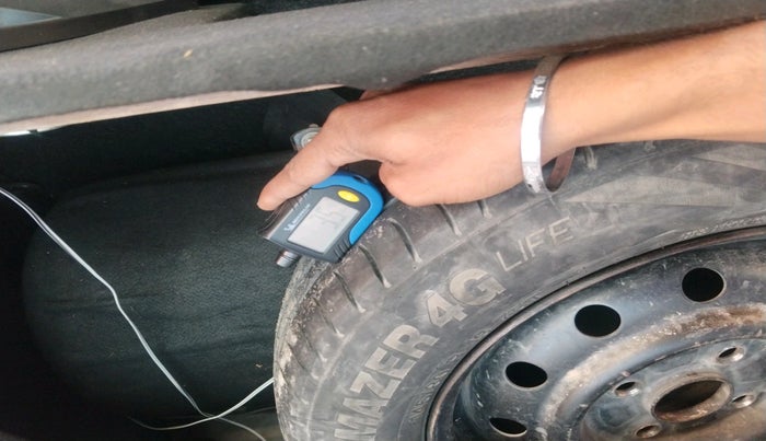 2014 Maruti Wagon R 1.0 LXI, CNG, Manual, 80,305 km, tyre