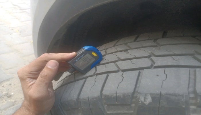 2022 Mahindra XUV700 AX3 D MT 5 STR, Diesel, Manual, 1,42,267 km, tyre