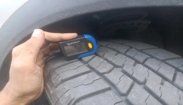 2022 Mahindra XUV700 AX3 D MT 5 STR, Diesel, Manual, 1,42,267 km, tyre