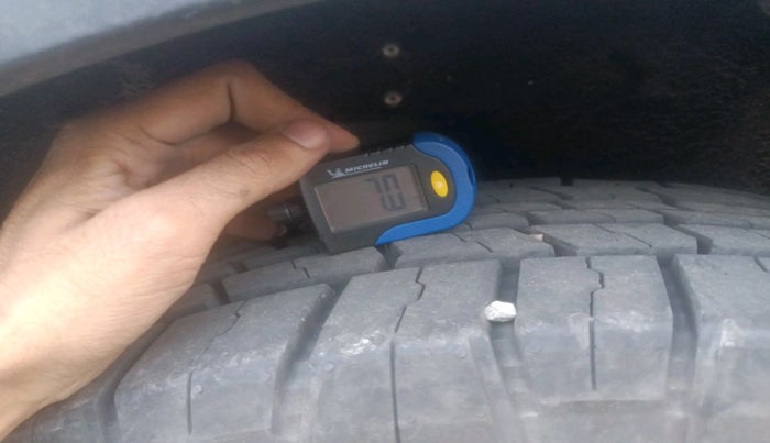 2022 Mahindra XUV700 AX3 D MT 5 STR, Diesel, Manual, 1,42,267 km, tyre