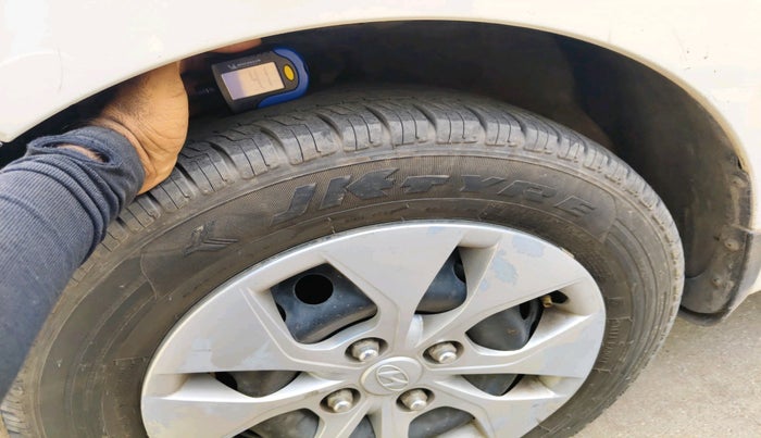 2016 Hyundai Xcent BASE 1.2, CNG, Manual, 1,05,741 km, tyre