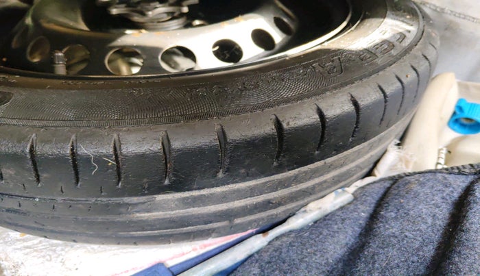 2016 Hyundai Xcent BASE 1.2, CNG, Manual, 1,05,741 km, tyre