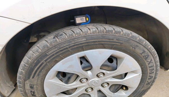 2016 Hyundai Xcent BASE 1.2, CNG, Manual, 1,05,741 km, tyre