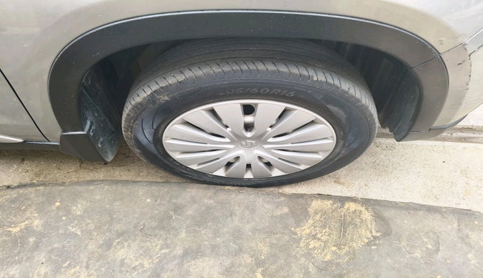 2022 Maruti Vitara Brezza LXI, Petrol, Manual, 58,309 km, tyre