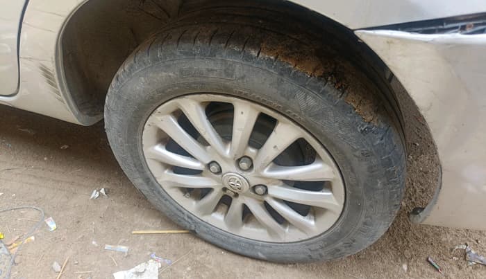 2011 Toyota Etios V, Petrol, Manual, 1,78,132 km, tyre
