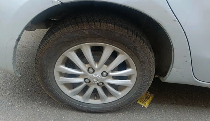 2011 Toyota Etios V, Petrol, Manual, 1,78,132 km, tyre
