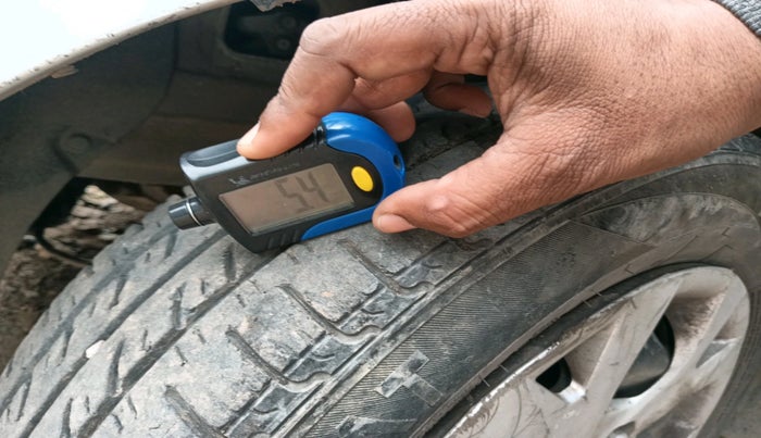 2013 Hyundai Grand i10 SPORTZ 1.2 KAPPA VTVT, CNG, Manual, 1,35,183 km, tyre