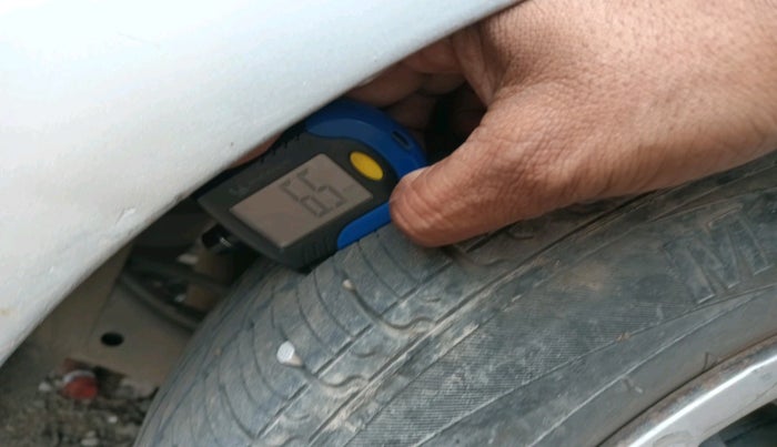 2013 Hyundai Grand i10 SPORTZ 1.2 KAPPA VTVT, CNG, Manual, 1,35,183 km, tyre