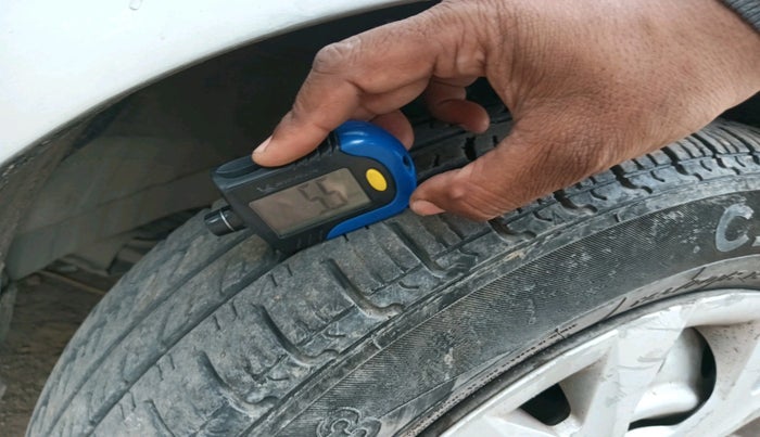 2013 Hyundai Grand i10 SPORTZ 1.2 KAPPA VTVT, CNG, Manual, 1,35,183 km, tyre