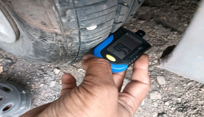 2013 Hyundai Grand i10 SPORTZ 1.2 KAPPA VTVT, CNG, Manual, 1,35,183 km, tyre