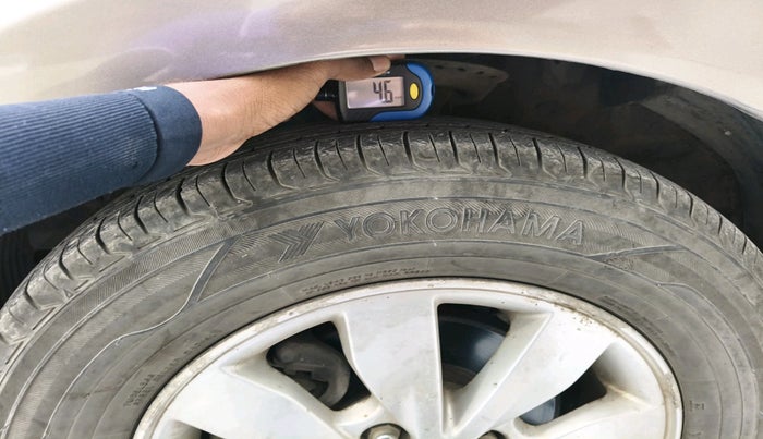 2013 Hyundai i20 SPORTZ 1.4 AT, CNG, Automatic, 62,990 km, tyre