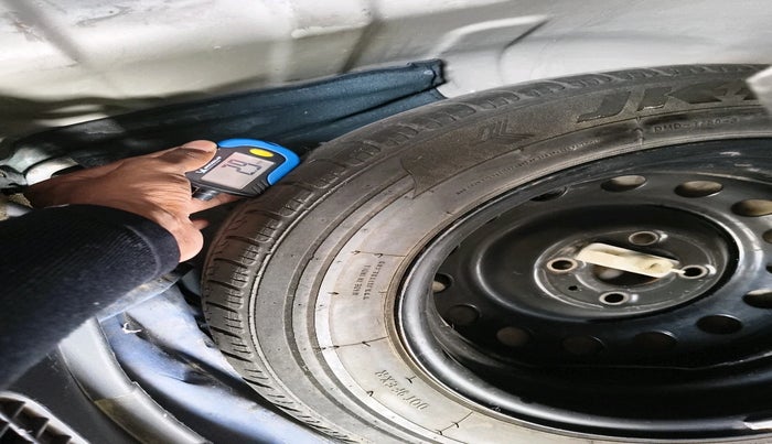 2013 Hyundai i20 SPORTZ 1.4 AT, CNG, Automatic, 62,990 km, tyre