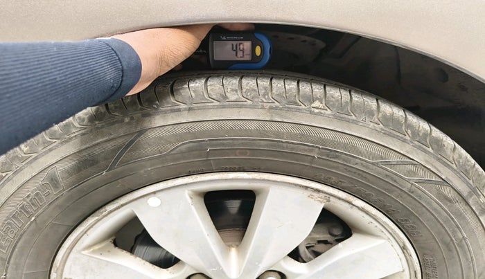 2013 Hyundai i20 SPORTZ 1.4 AT, CNG, Automatic, 62,990 km, tyre