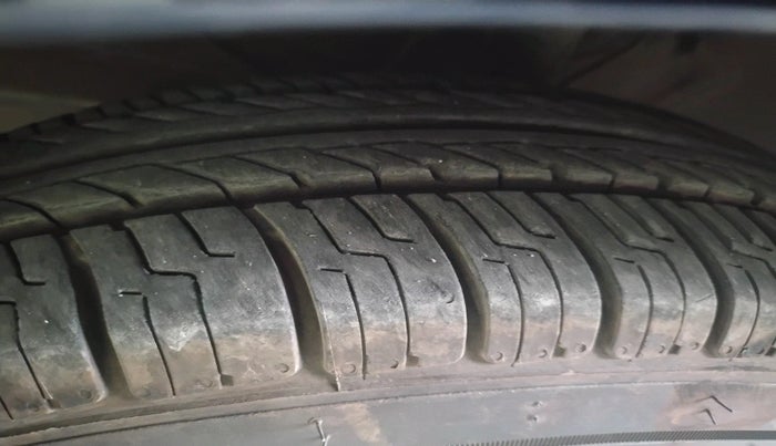 2019 Maruti Swift VXI, Petrol, Manual, 63,917 km, tyre