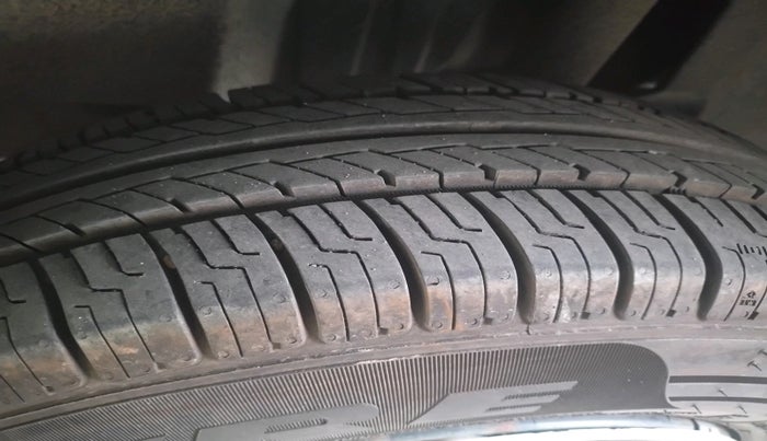 2019 Maruti Swift VXI, Petrol, Manual, 63,917 km, tyre