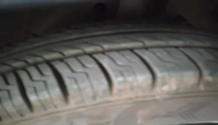 2019 Maruti Swift VXI, Petrol, Manual, 63,917 km, tyre