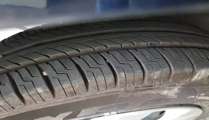 2019 Maruti Swift VXI, Petrol, Manual, 63,917 km, tyre