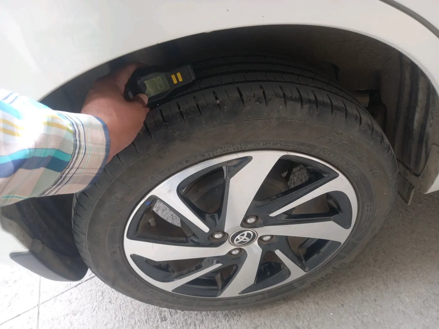2023 Toyota Glanza V AMT, Petrol, Automatic, 40,369 km, tyre