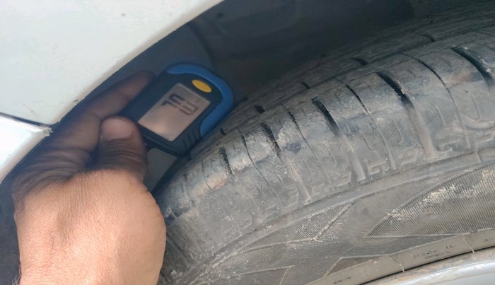 2016 Hyundai Grand i10 SPORTZ 1.2 KAPPA VTVT, CNG, Manual, 76,781 km, tyre