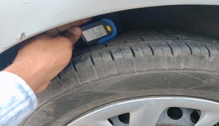 2016 Hyundai Grand i10 SPORTZ 1.2 KAPPA VTVT, CNG, Manual, 76,781 km, tyre