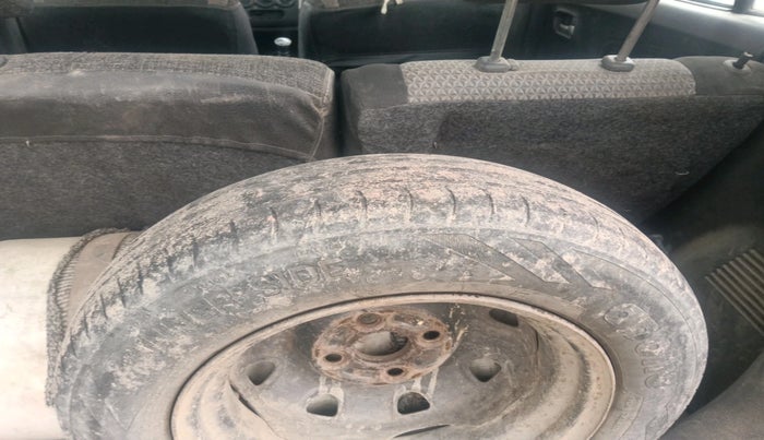 2011 Maruti Wagon R 1.0 LXI, CNG, Manual, 1,17,165 km, tyre