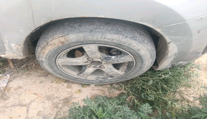 2011 Maruti Wagon R 1.0 LXI, CNG, Manual, 1,17,165 km, tyre