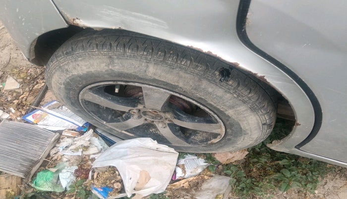 2011 Maruti Wagon R 1.0 LXI, CNG, Manual, 1,17,165 km, tyre