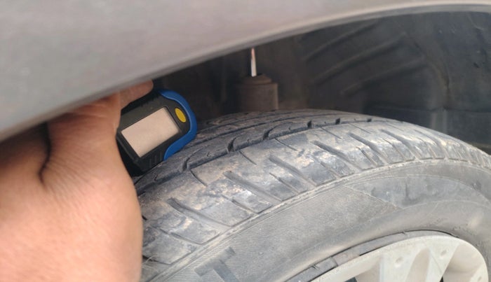 2015 Honda Amaze 1.2L I-VTEC S, Petrol, Manual, 1,17,667 km, tyre