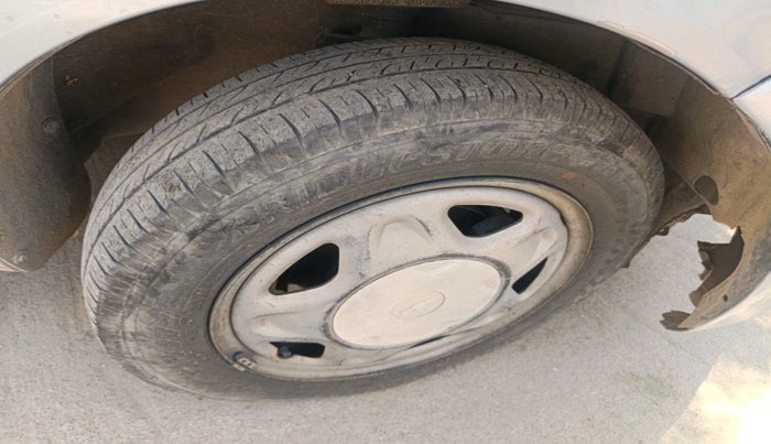 2010 Chevrolet Beat LS PETROL, Petrol, Manual, 1,17,938 km, tyre