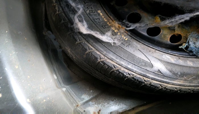 2011 Toyota Etios Liva G, Petrol, Manual, 56,811 km, tyre